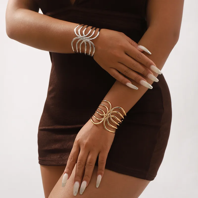 Dark Soul Hip-Hop Punk Solid Color Alloy Plating Bangle for Women