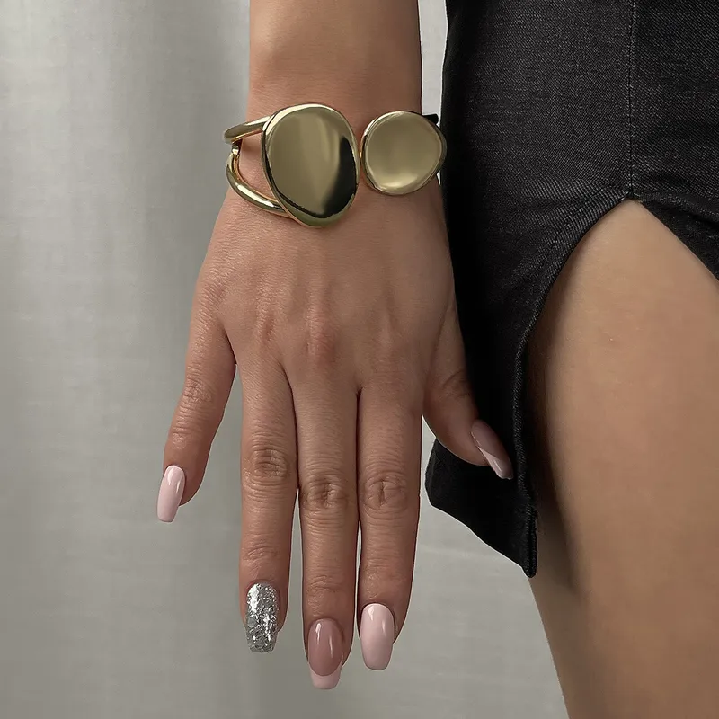 Dark Soul Minimalist Alloy Bangle - Solid Color Design