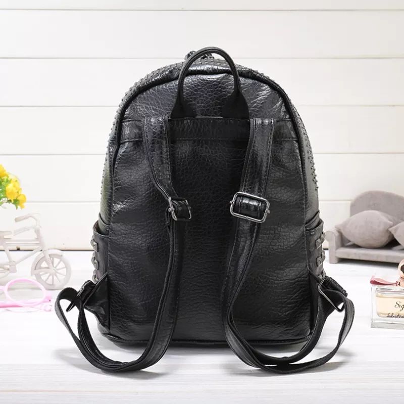 Plecak Dark Soul Rivet Washed Leather dla kobiet – stylowa torba podróżna i szkolna 